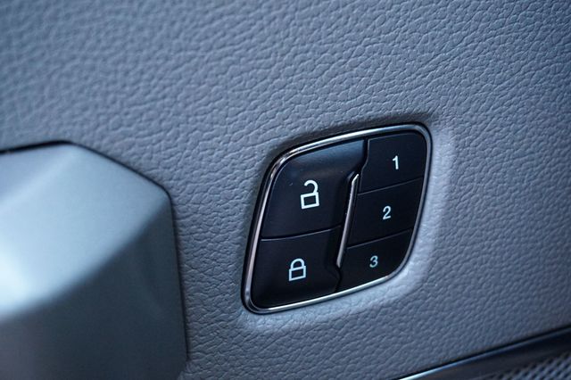 2018 Ford F-150 5.0 V8, LARIAT, 4X4, PREMIUM WHEELS, RUNNING BOARDS, NAVIGATION - 22933571 - 23