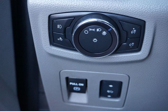 2018 Ford F-150 5.0 V8, LARIAT, 4X4, PREMIUM WHEELS, RUNNING BOARDS, NAVIGATION - 22933571 - 24