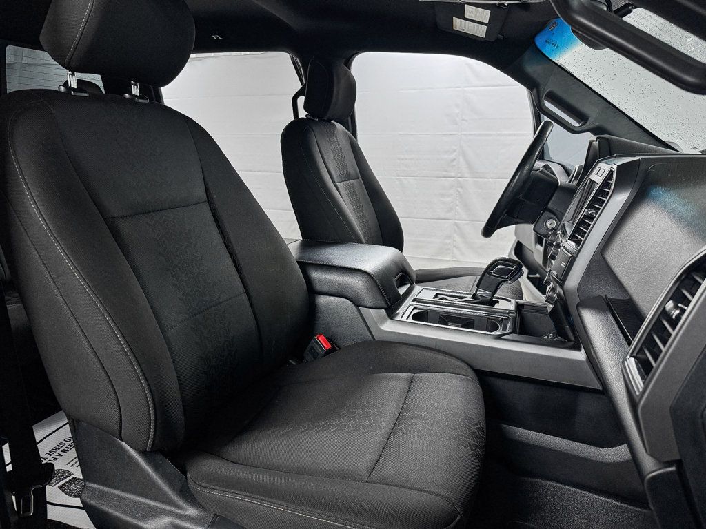 2018 Ford F-150 CREW CAB XLT 4X4 - 22985636 - 9