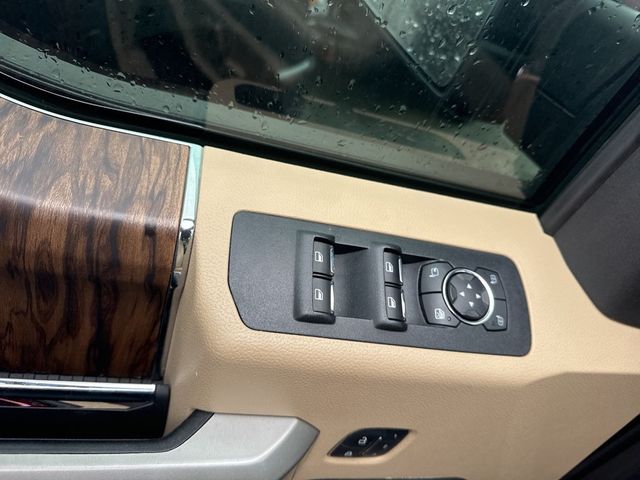 2018 Ford F-150 Lariat - 22985698 - 16