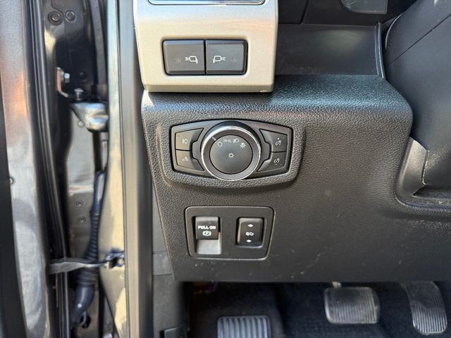 2018 Ford F-150 LARIAT - 22917861 - 19