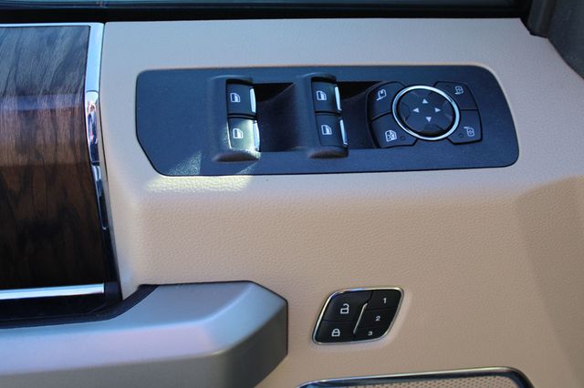 2018 Ford F-150 LARIAT 4WD SuperCrew 5.5' Box - 22981584 - 33