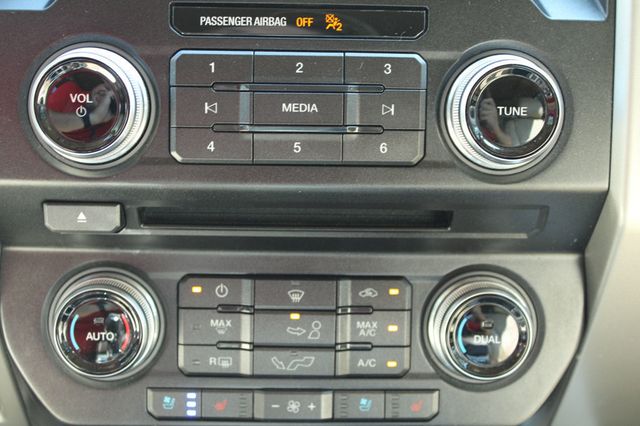 2018 Ford F-150 LARIAT 4WD SuperCrew 5.5' Box - 23072915 - 19