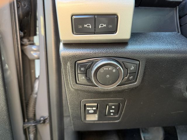 2018 Ford F-150 LARIAT 4WD SuperCrew 5.5' Box - 23082303 - 25