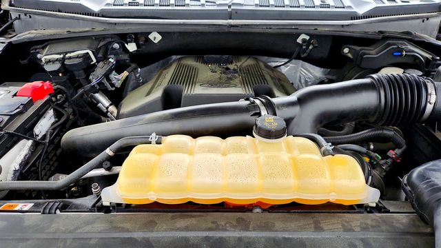 2018 Ford F-150 LARIAT 4WD SuperCrew 6.5' Box Special Edition w/ Equipment 502A  - 23006929 - 25