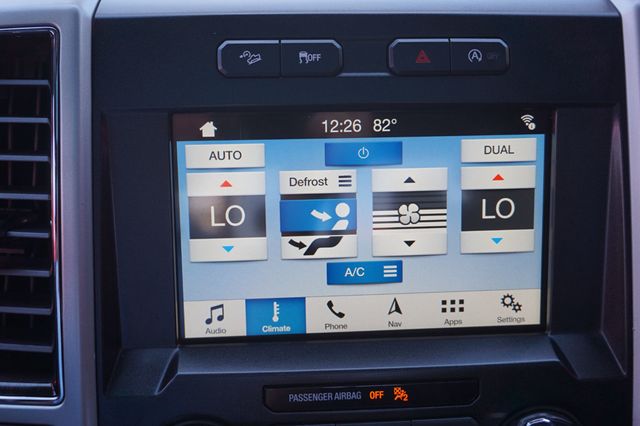 2018 Ford F-150 LARIAT, 4X4, PREMIUM WHEELS, ALL TERRAIN TIRES, TOWING PACKAGE - 23011610 - 33