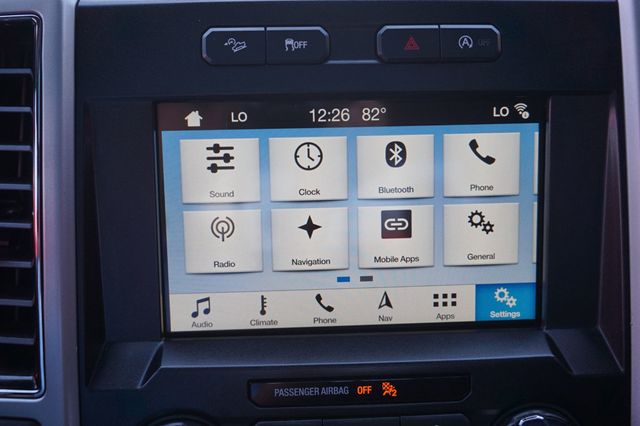 2018 Ford F-150 LARIAT, 4X4, PREMIUM WHEELS, ALL TERRAIN TIRES, TOWING PACKAGE - 23011610 - 37