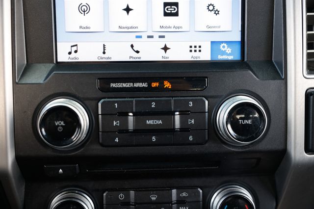 2018 Ford F-150 Platinum 4WD SuperCrew 5.5' Box - 22952819 - 35