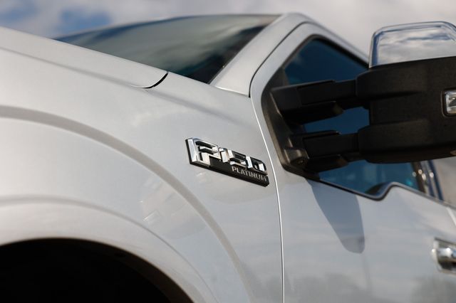 2018 Ford F-150 Platinum 4WD SuperCrew 5.5' Box - 22952819 - 41