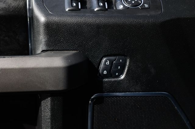 2018 Ford F-150 Platinum 4WD SuperCrew 5.5' Box - 22952819 - 49