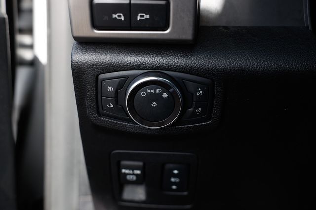 2018 Ford F-150 Platinum 4WD SuperCrew 5.5' Box - 22952819 - 52