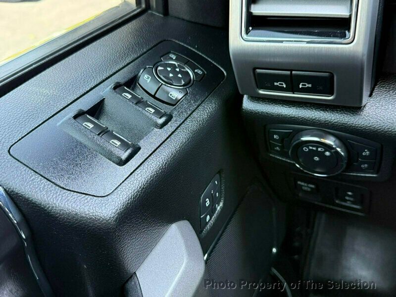 2018 Ford F-150 Platinum photo 35