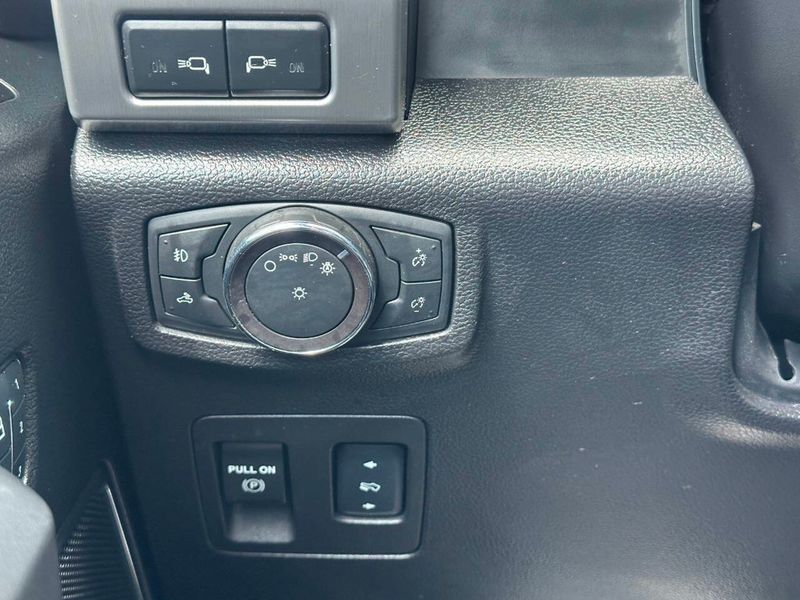 2018 Ford F-150 Platinum 4x4 4dr SuperCrew 6.5 ft. SB - 22909481 - 40