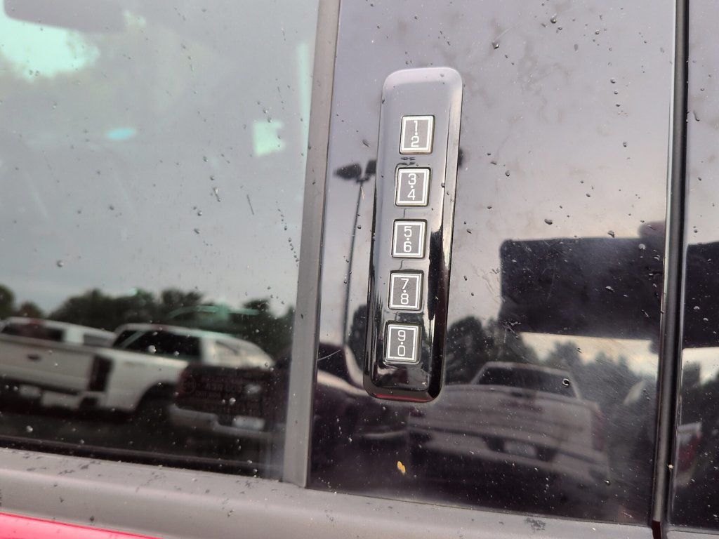 2018 Ford F-150 XLT - 23087915 - 17