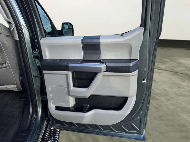 2018 Ford F-150 XLT 4WD SuperCrew 5.5' Box - 22974795 - 15