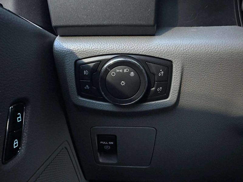 2018 Ford F-150 XLT 4WD SuperCrew 5.5' Box - 22974795 - 32