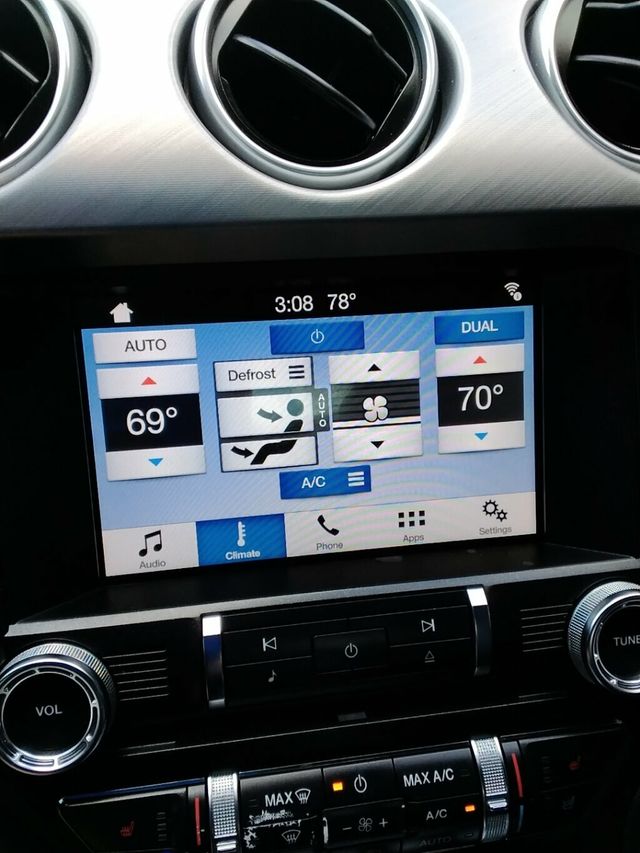 2018 Ford Mustang EcoBoost Convertible - 23027020 - 18