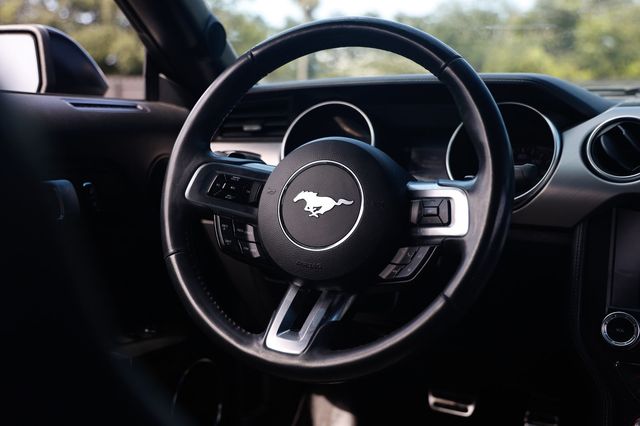 2018 Ford Mustang EcoBoost Convertible - 23040061 - 26