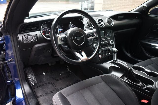 2018 Ford Mustang EcoBoost Fastback - 23039456 - 21