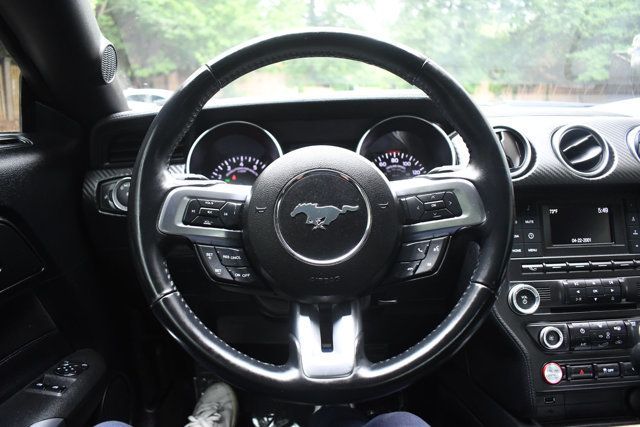 2018 Ford Mustang EcoBoost Fastback - 23039456 - 24