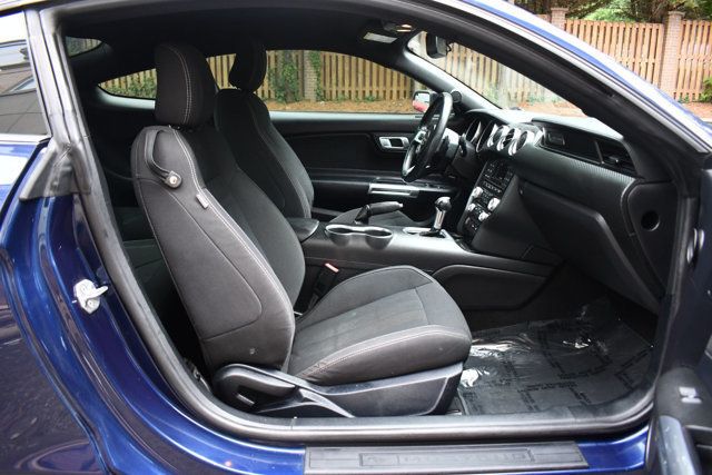 2018 Ford Mustang EcoBoost Fastback - 23039456 - 32