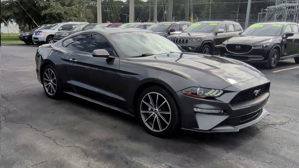 Ford Mustang photo 2