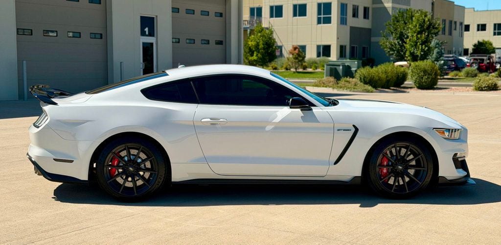 2018 Ford Mustang Shelby GT350 Fastback - 23054157 - 3