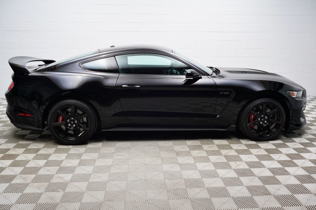 2018 Ford Mustang photo 2