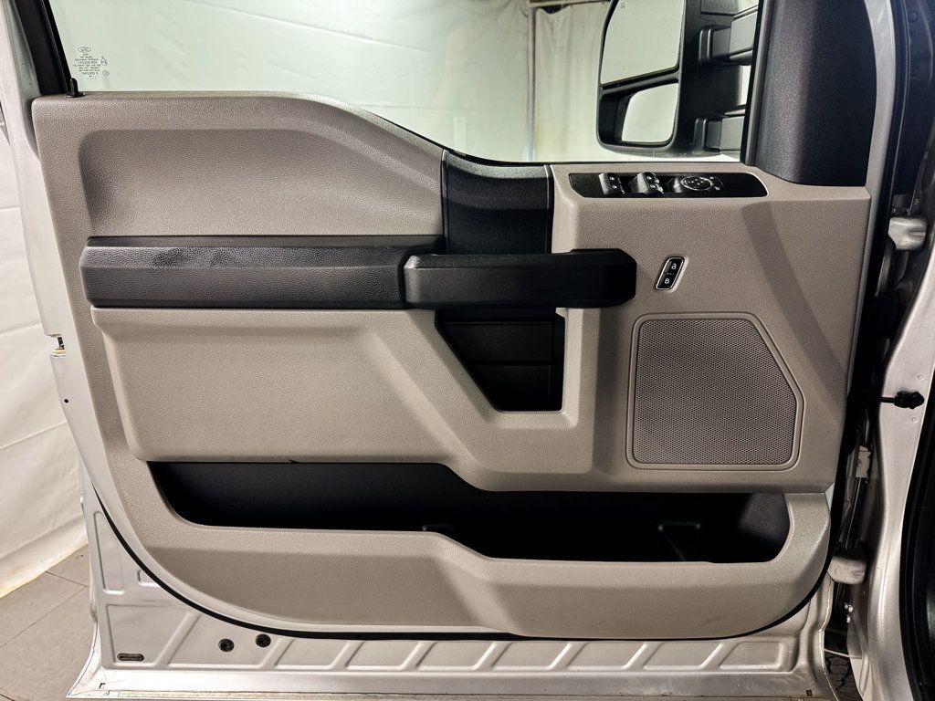 2018 Ford Super Duty F-250 SRW CREW CAB XL 4WD WITH LONG BED - 23065986 - 11