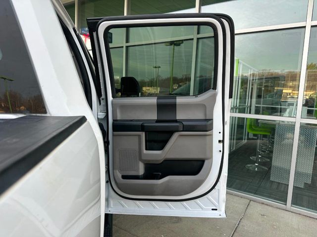 2018 Ford Super Duty F-250 SRW XL 4x4 4dr Crew Cab 8 ft. LB Pickup - 22959346 - 44