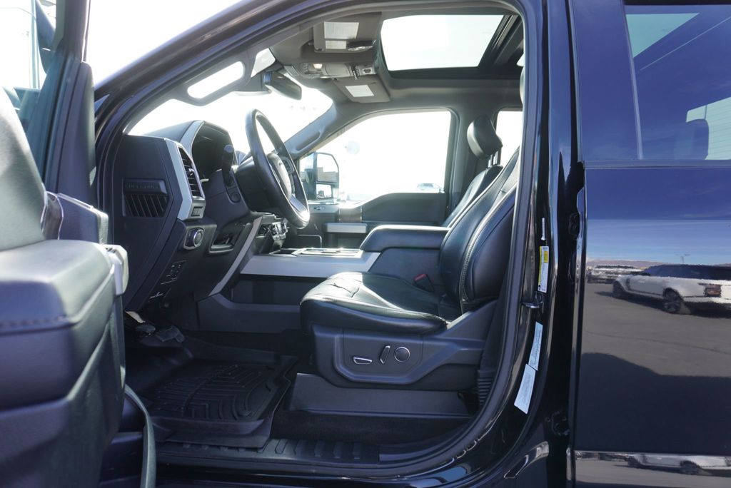 2018 Ford SUPER DUTY F-350 LARIAT - 23014204 - 21