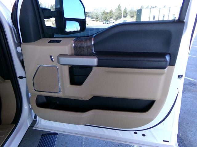 2018 Ford Super Duty F-350 DRW LARIAT 4WD Crew Cab 8' Box - 22982346 - 12