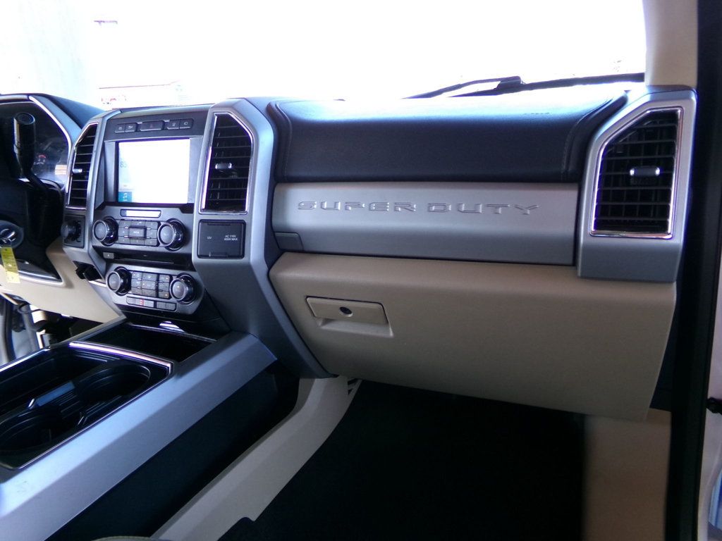 2018 Ford Super Duty F-350 DRW LARIAT 4WD Crew Cab 8' Box - 22982346 - 14