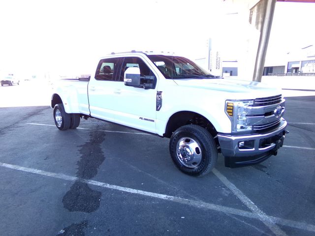 2018 Ford Super Duty F-350 DRW LARIAT 4WD Crew Cab 8' Box - 22982346 - 3