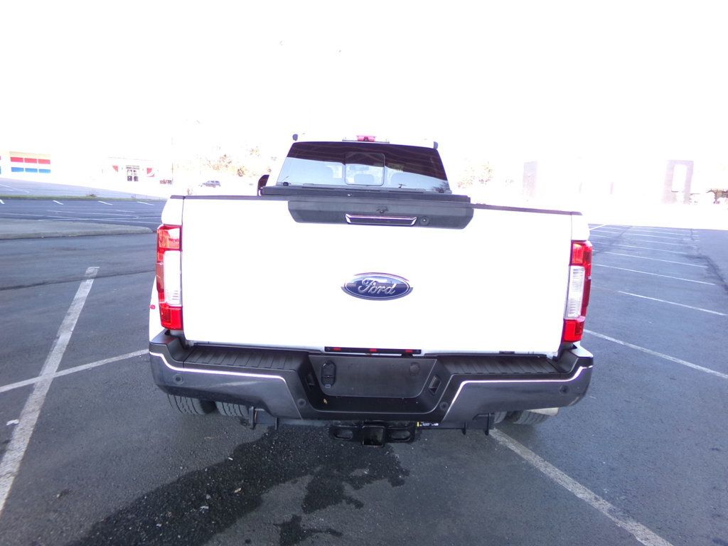 2018 Ford Super Duty F-350 DRW LARIAT 4WD Crew Cab 8' Box - 22982346 - 6