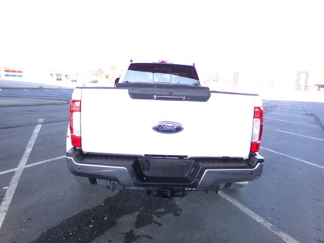 2018 Ford Super Duty F-350 DRW LARIAT 4WD Crew Cab 8' Box - 22982346 - 6