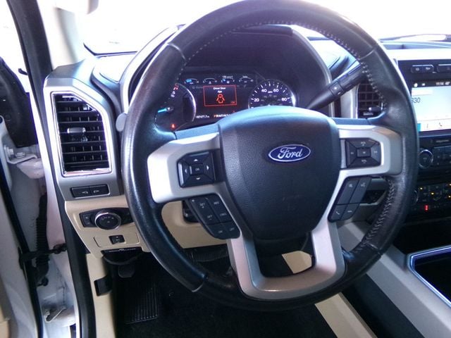 2018 Ford Super Duty F-350 DRW LARIAT 4WD Crew Cab 8' Box - 22982346 - 8