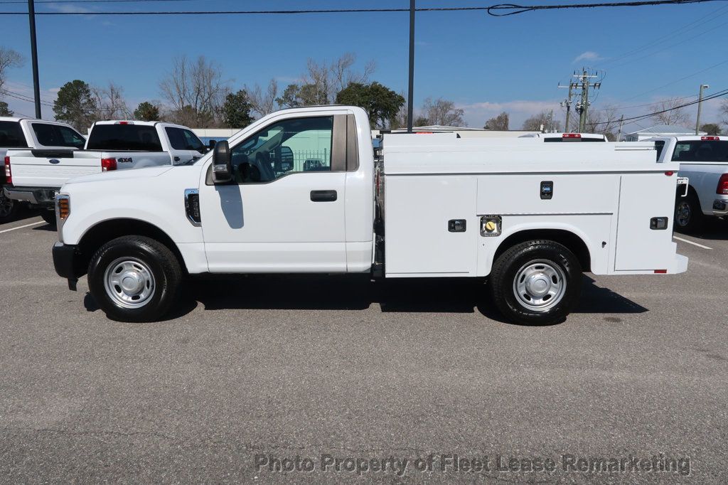 2018 Ford Super Duty F-350 SRW F350SD 2WD Reg Cab Utility  - 22784802 - 1