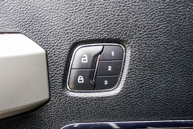 2018 Ford Super Duty F-350 SRW Lariat - 22953544 - 18