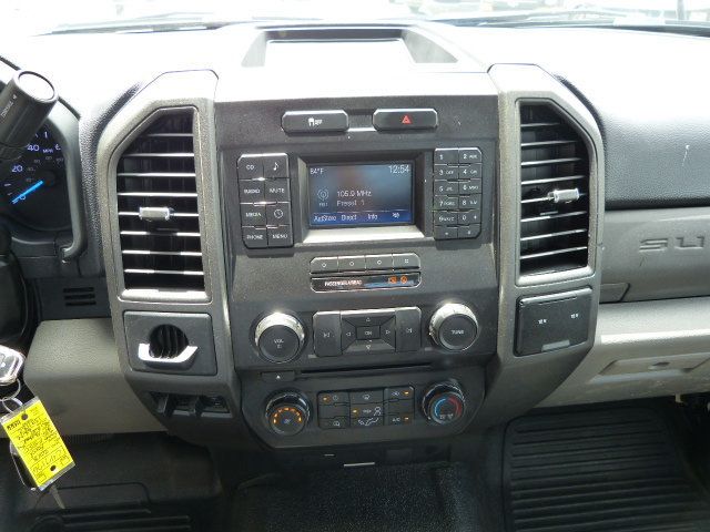 2018 Ford Super Duty F-550 DRW 6.8L V10 GAS*XL**2WD*205" WB*RARE FIND IN AN 18FT. FLATBED! - 22897709 - 23