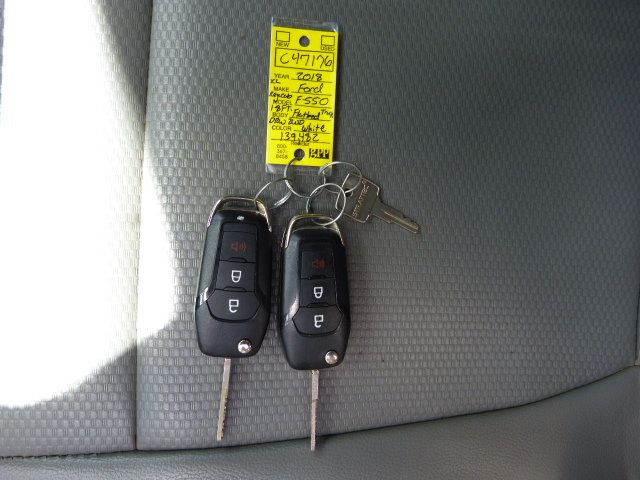 2018 Ford Super Duty F-550 DRW 6.8L V10 GAS*XL**2WD*205" WB*RARE FIND IN AN 18FT. FLATBED! - 22897709 - 34