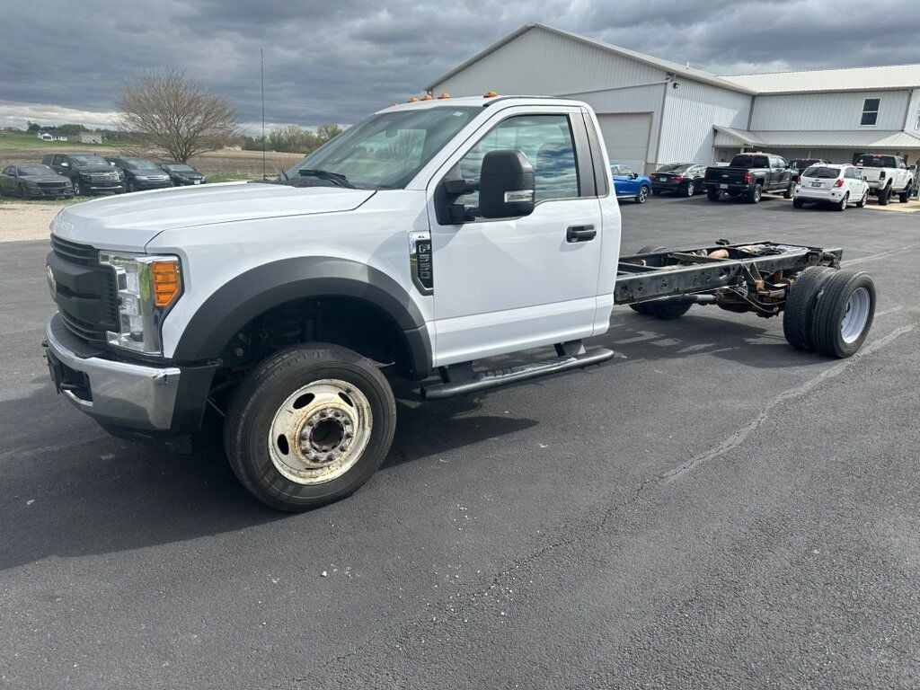 2018 Ford Super Duty F-550 DRW XL 2WD Reg Cab 205" WB DRW Cab and Chassis - 22405308 - 0