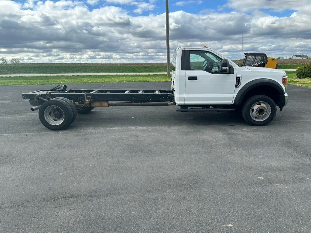 2018 Ford Super Duty F-550 DRW XL 2WD Reg Cab 205" WB DRW Cab and Chassis - 22405308 - 3