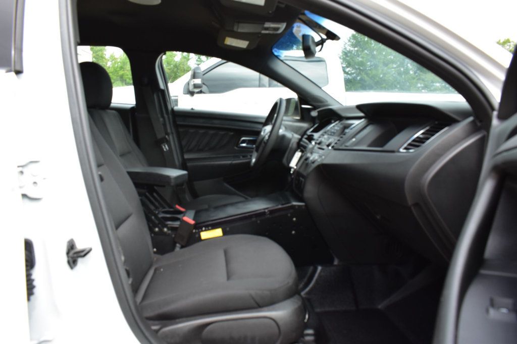 2018 Ford Taurus SEL AWD - 23087890 - 14