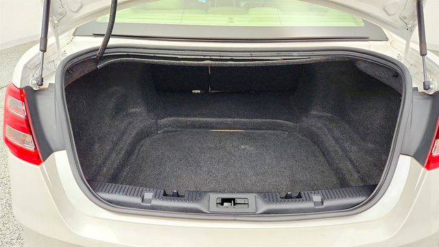 2018 Ford Taurus SEL FWD w/ SYNC 3, Navigation & Heated Leather - 23057893 - 20