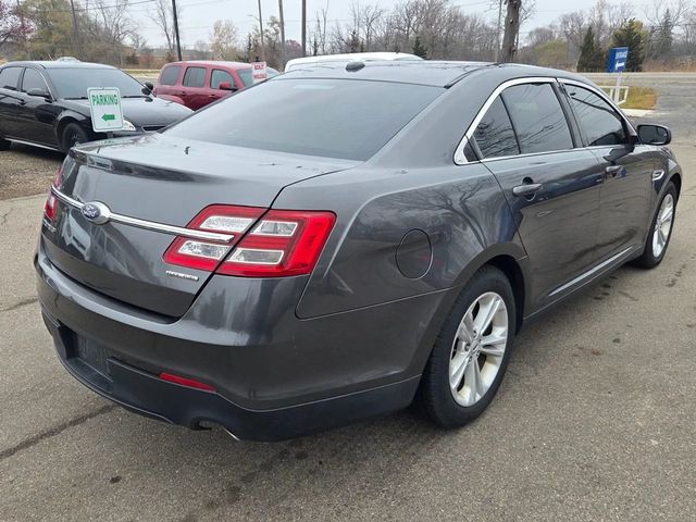 2018 Ford Taurus SE Sedan 4D - 22951454 - 14