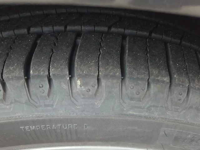 2018 Ford Taurus SE Sedan 4D - 22951454 - 15