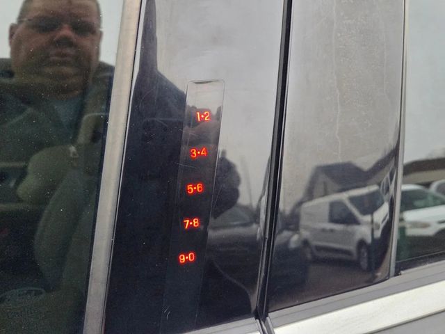 2018 Ford Taurus SE Sedan 4D - 22951454 - 16