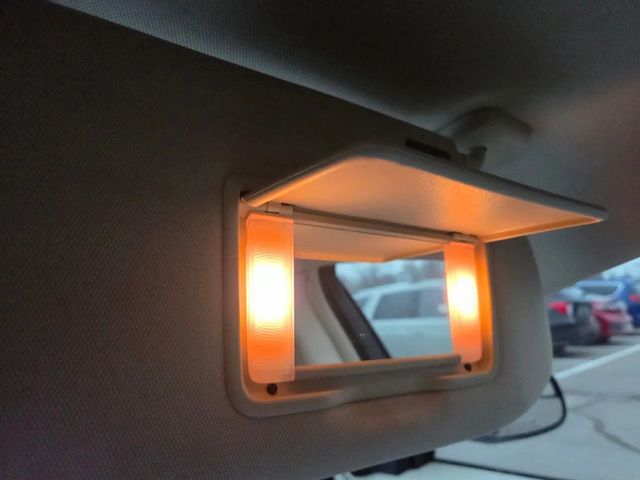 2018 Ford Taurus SE Sedan 4D - 22951454 - 25