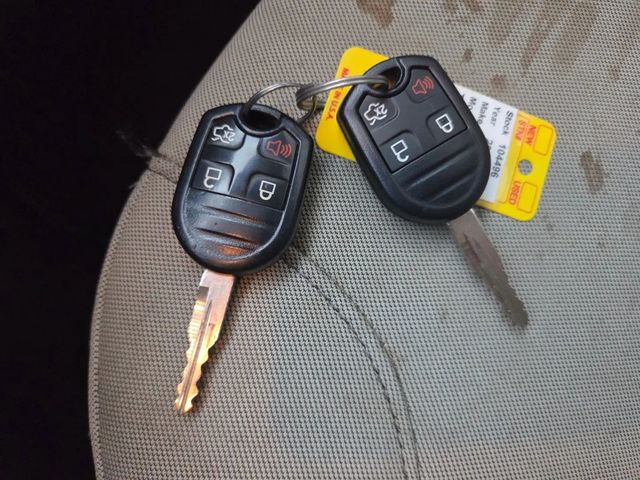 2018 Ford Taurus SE Sedan 4D - 22951454 - 27